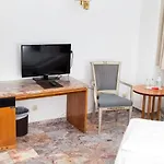 מלון Parkhotel 4*